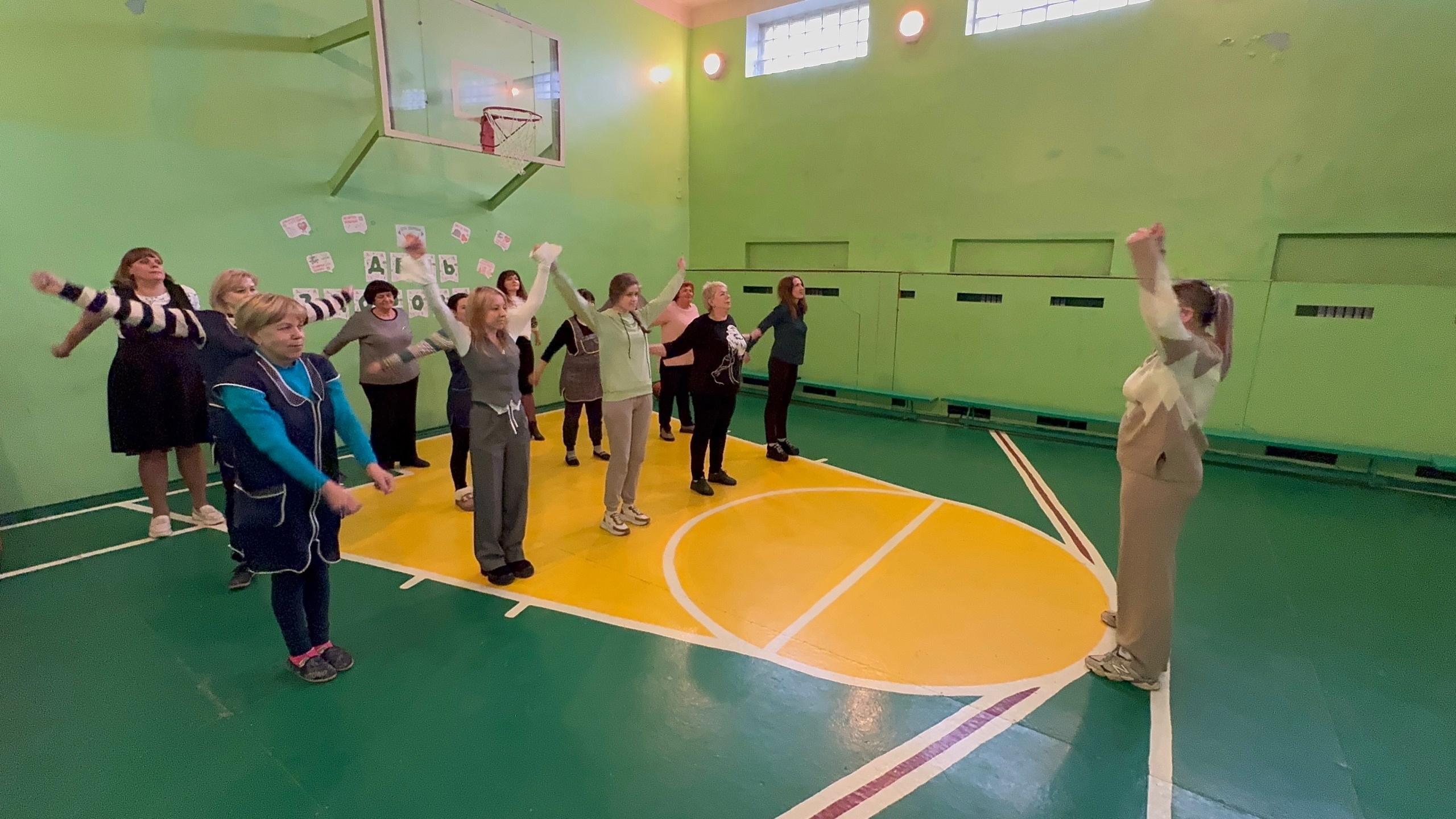 Производственная зарядка для педагогов и технического персонала.
